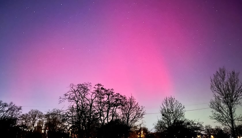 Zorza nad Wrocławiem, widoczna w nocy z 19 na 20 stycznia 2026