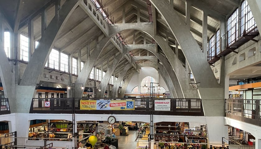 Wnętrze Hali Targowej we Wrocławiu