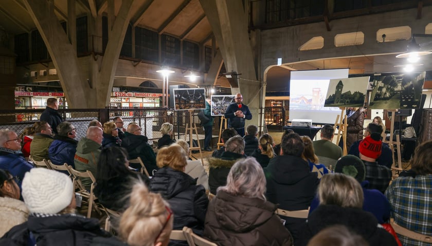 <p>Spotaknie władz i przedstawicieli miasta z kupcami Hali Targowej - 20 stycznia 2026</p>