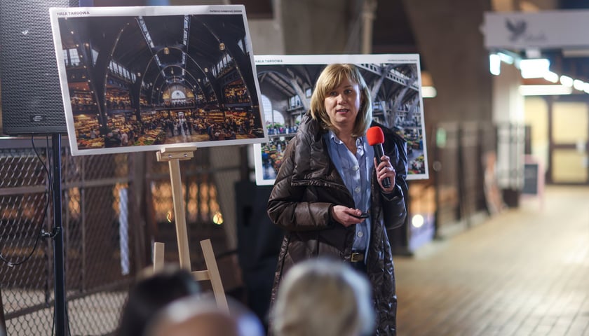 <p>Spotaknie władz i przedstawicieli miasta z kupcami Hali Targowej - 20 stycznia 2026 - dyrektorka BRG Małgorzata Golak przekonywała, że przyszłośc hali to nie rewolucja, a ewolucja</p>
