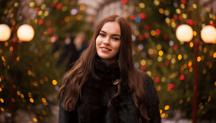 Uśmiechnięta kobieta, zdjęcie ilustracyjne