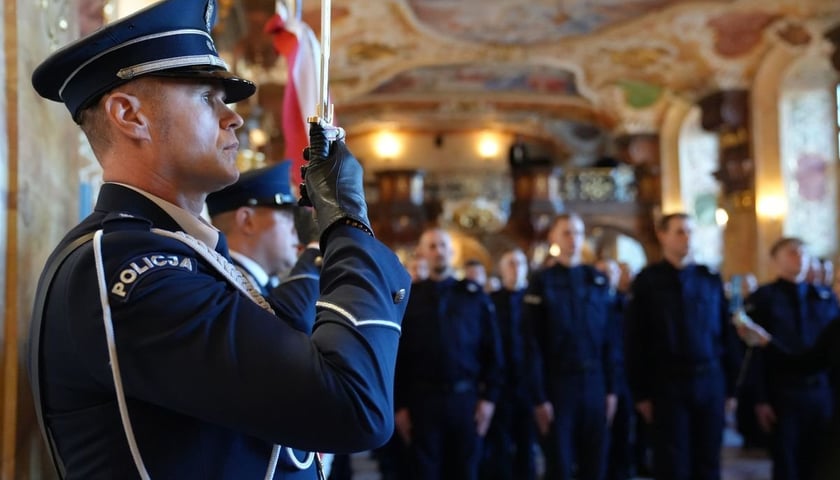Na zdjęciu policjanci podczas uroczystości zaślubin w Oratorium Marianum 