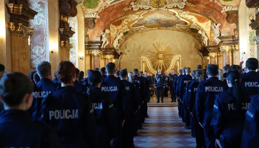 Uroczystość zaślubin nowych policjantów w Oratorium Marianum