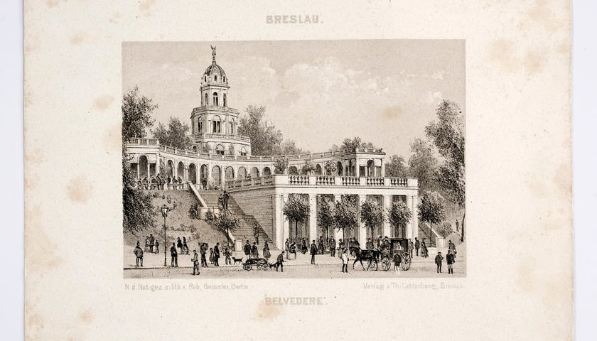 Pocztówka z dawnych czasów z zabudową wzgórza: pawilonem, kolumnadą i belwederem z glorietą