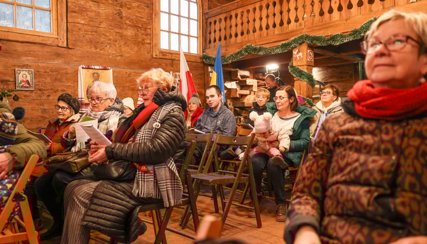 Wsp&oacute;lne kolędowanie w dawnym kości&oacute;lku św. Jana Nepomucena, stojącym w Parku Szczytnickim. Wrocław, 24.01.2026