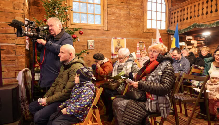 Wsp&oacute;lne kolędowanie w dawnym kości&oacute;lku św. Jana Nepomucena, stojącym w Parku Szczytnickim. Wrocław, 24.01.2026