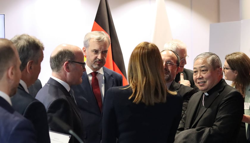 Delegaci z Polski i Niemiec otworzyli w Parlamencie Europejskim w Strasburgu (Francja) wystawę „Pojednanie dla Europy” przygotowaną przez wrocławskie Centrum Historii Zajezdnia