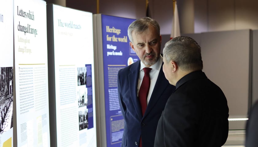 Delegaci z Polski i Niemiec otworzyli w Parlamencie Europejskim w Strasburgu (Francja) wystawę „Pojednanie dla Europy” przygotowaną przez wrocławskie Centrum Historii Zajezdnia