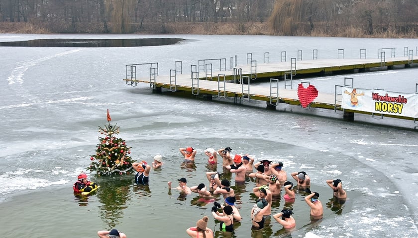 Wrocławskie Morsy grają z WOŚP. Kąpielisko Morskie Oko, 25.01.2026
