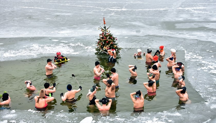 Wrocławskie Morsy grają z WOŚP. Kąpielisko Morskie Oko, 25.01.2026