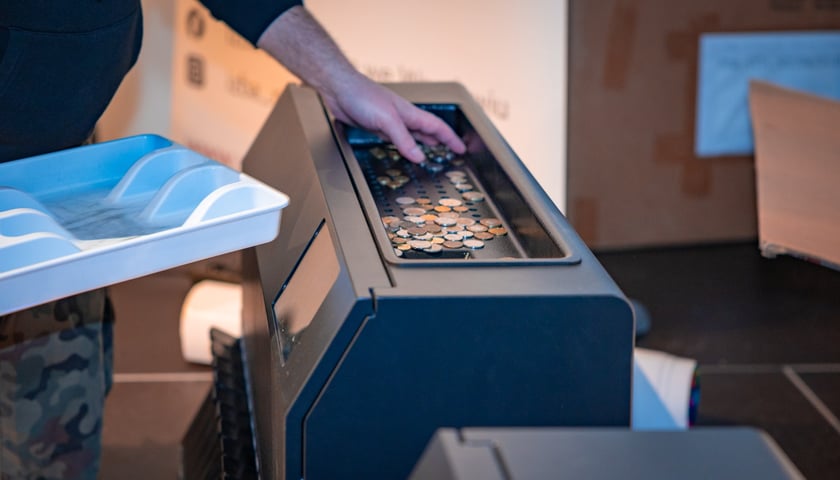 Wolontariusze w sztabie WOŚP w barze Barbara