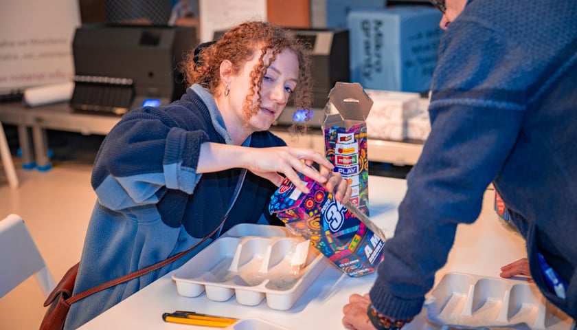 Wolontariusze w sztabie WOŚP w barze Barbara