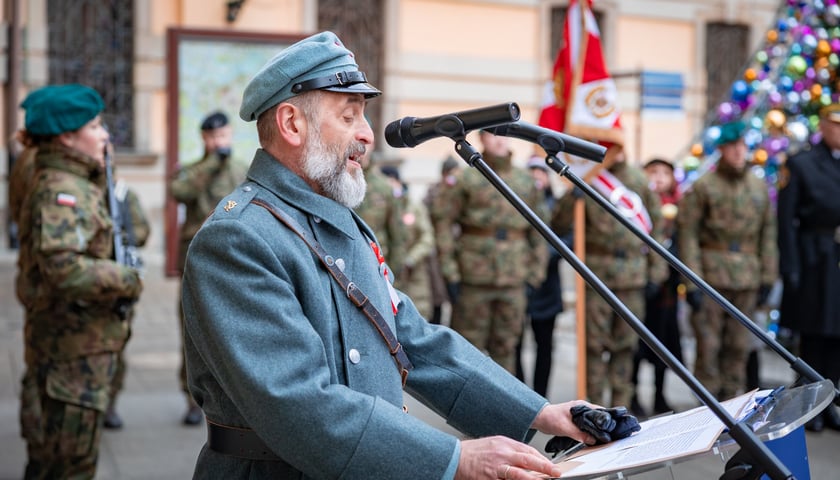 163. rocznica wybuchu powstania styczniowego, obchody pod gmachem UWr