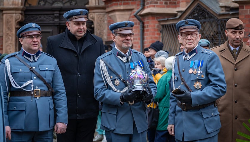 163. rocznica wybuchu powstania styczniowego, obchody pod gmachem UWr