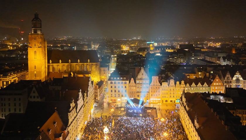Światełko do nieba podczas 34. Finału WOŚP na wrocławskim Rynku