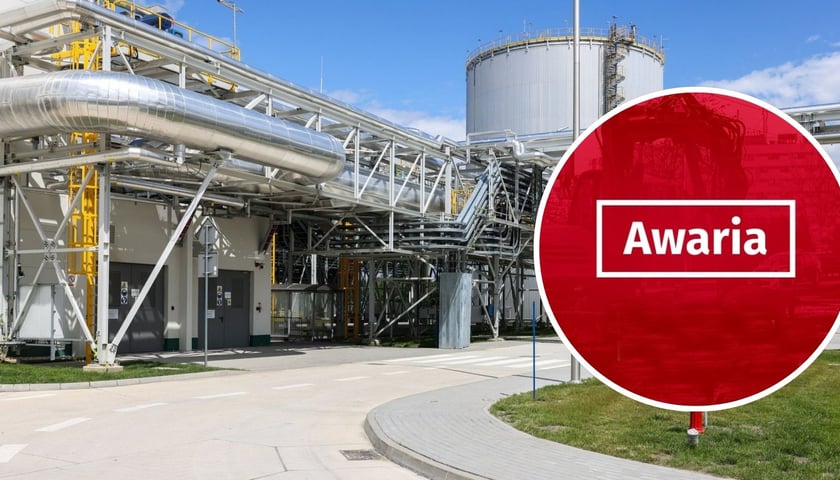 Zdjęcie ilustracyjne - fragment instalacji w elektrociepłowni  Czechnica, po prawej stronie zdjęcia nałożone czerwone koło z białym napisem "Awaria".