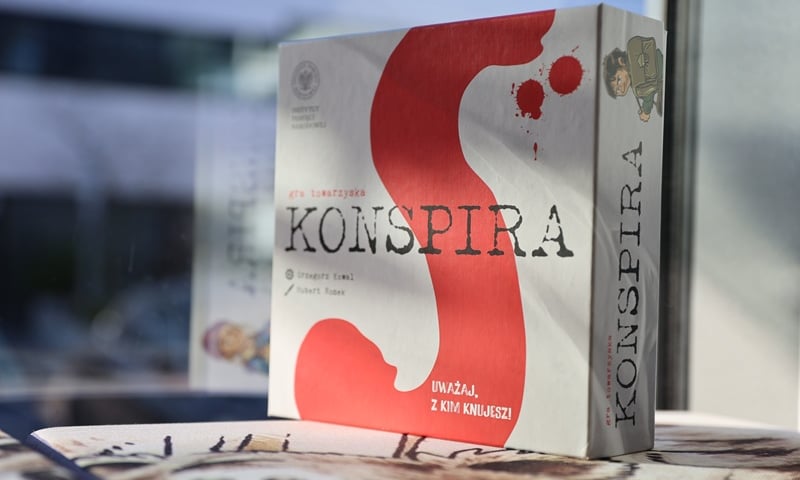 Gra "Konspira" inspirowana wydarzeniami i postaciami z historii Wrocławia. Na zdjęciu pudełko z grą