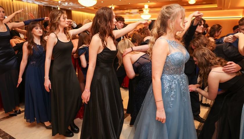 Bal studniówkowy uczniów IV LO we Wrocławiu