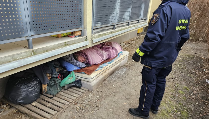 Jest zimno! Zwracajcie uwagę na osoby w kryzysie bezdomności ulicznej, 1 luty 2026 r.