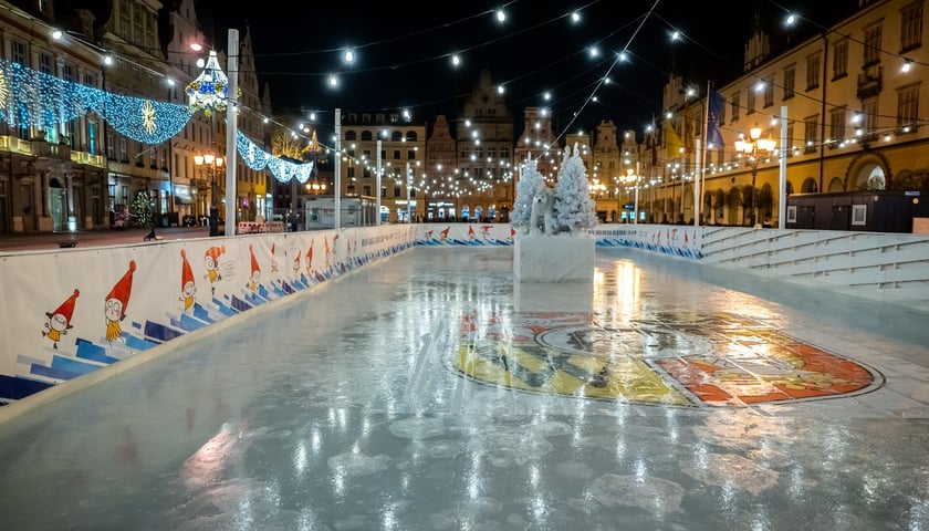 Lodowisko w Rynku we Wrocławiu nocą