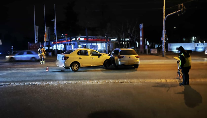 Wypadek na Krakowskiej. Korek i utrudnienia dla pasażer&oacute;w