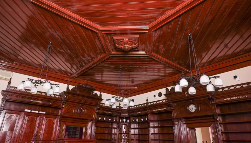 Apteka pod Słońcem we Wrocławiu. Piękne wnętrze zmieni właściciela