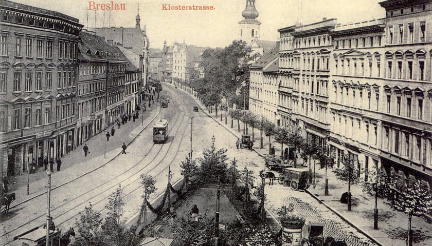 <p>Ulica Traugutta widziana z Pl. Wr&oacute;blewskiego (1903)</p>