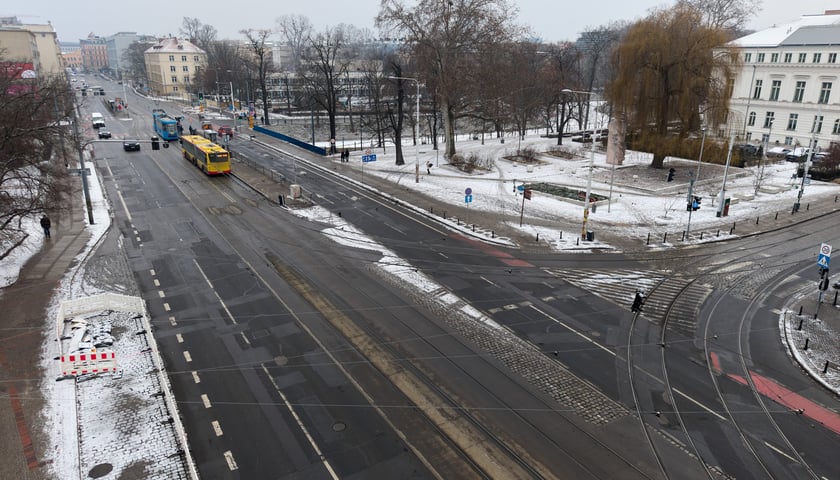 Widok na ul. Skargi w rejonie wlotu ul. Teatralnej - w pobliżu tego miejsca powstanie nowe przejście dla pieszych z sygnalizacją świetlną.