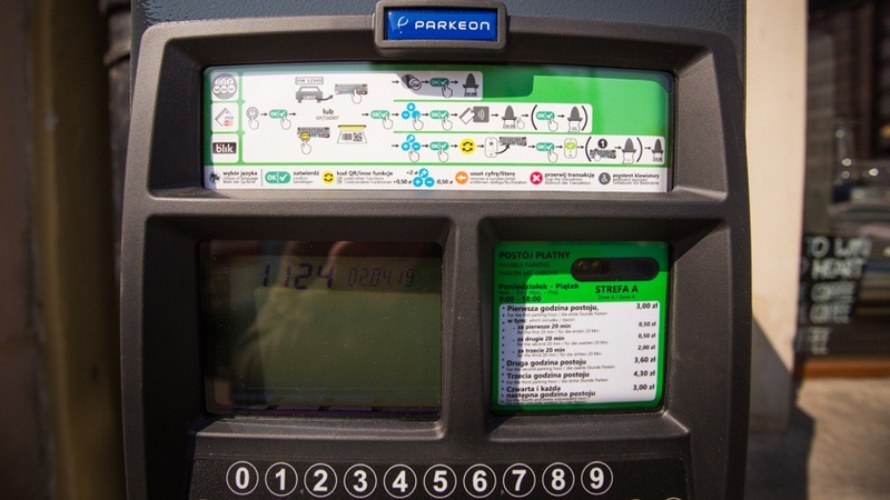 Від 8 квітня ми заплатимо за паркування авто зокрема за допомогою картки Pay Pass та BLIK-у