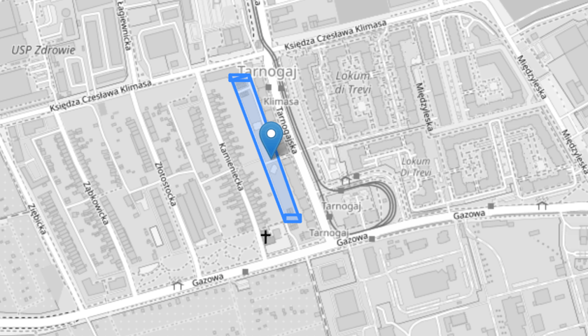 <p>Podw&oacute;rko na Tarnogajskiej jest wąskie i długie. Jego powierzchnia to aż 8 tys. m kw.</p>