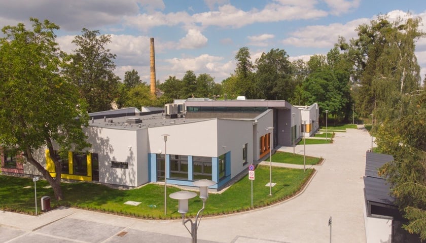 Готові два сучасні дитячі садки