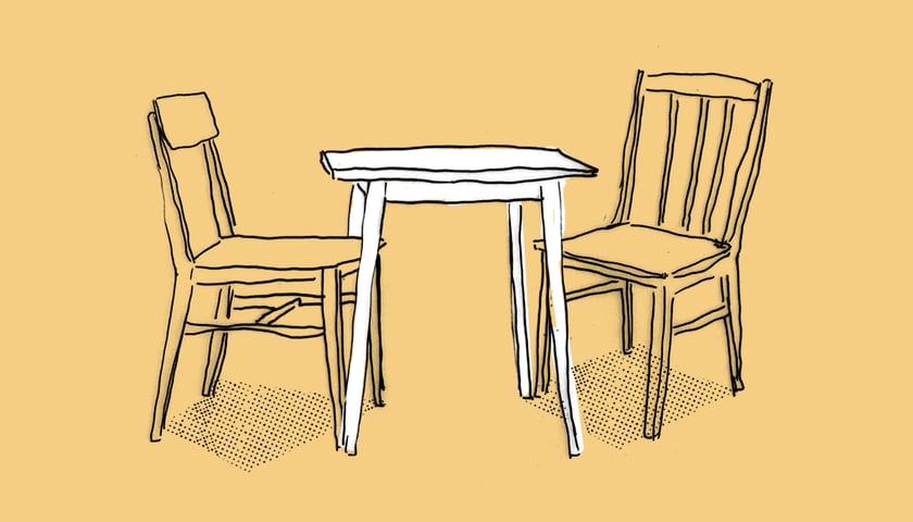 Dwa krzesła i stolik. Grafika ilustracyjna.