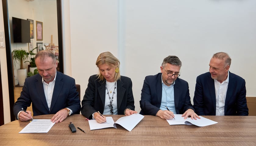 Podpisanie umowy dotacyjnej na 20 mln zł z Wrocławia na budowę i wyposażenie nowej siedziby DCOPiH