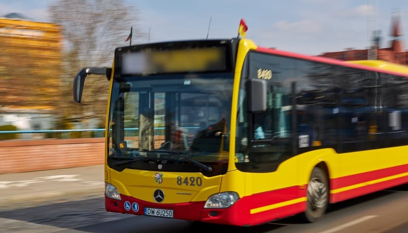 Na zdjęciu autobus MPK Wrocław, zdjęcie ilustracyjne