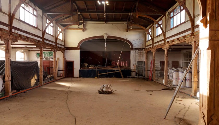 Remont hali na Psim Polu