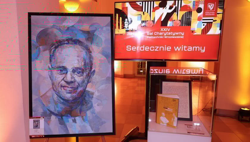 <p>Jednym z przekazanych na aukcję przedmiot&oacute;w był maszynpopis Stanisława Lema</p>