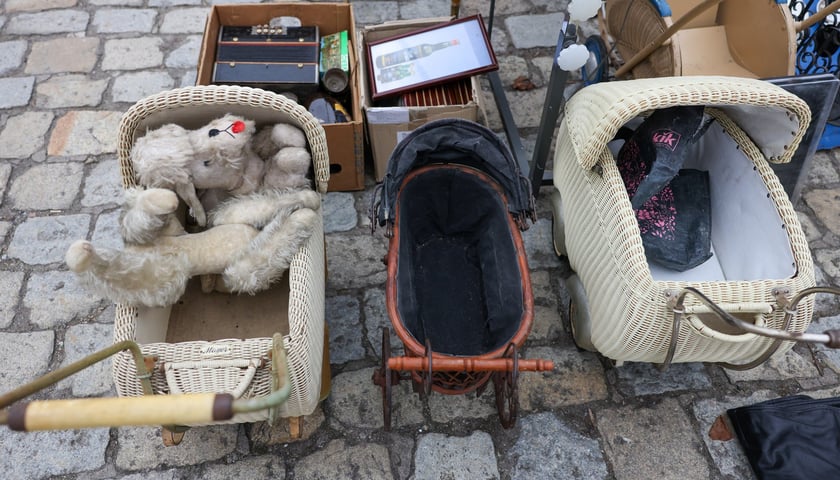 Giełda Staroci pod Iglicą przy Hali Stulecia we Wrocławiu 15 lutego 2026