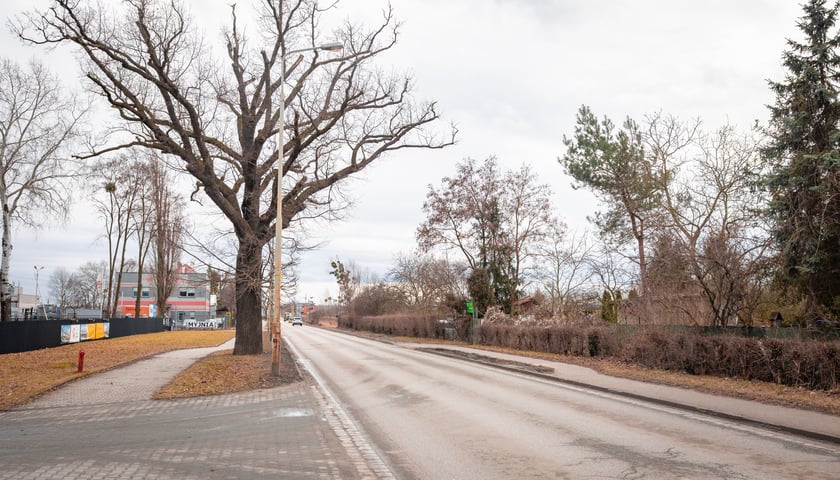 Ulica Awicenny, odcinek od torów kolejowych do Stanisławowskiej. Tu drogę rowerową wybuduje deweloper