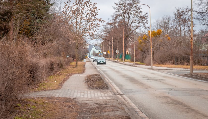 Ulica Awicenny, odcinek od torów kolejowych do Stanisławowskiej. Tu drogę rowerową wybuduje deweloper