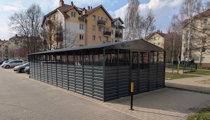 Wiata rowerowa na osiedlu TBS-u na Stabłowicach