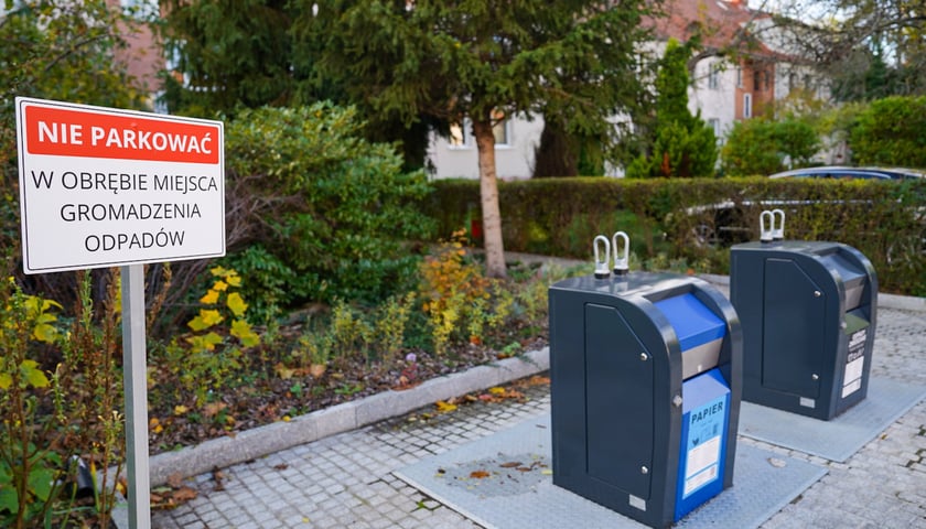 <p>Nowe miejsca zbi&oacute;rki odapd&oacute;w są estetyczne i komponują się z zielonym charakterem Sepolna</p>