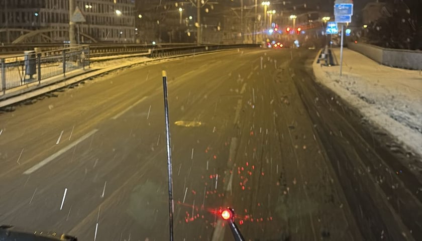 Akcja Zima we Wrocławiu - odśnieżanie i odladzanie z 17 na 18 lutego