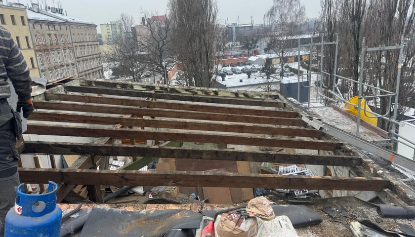 Remont dachu na Tęczowej 33 we Wrocławiu