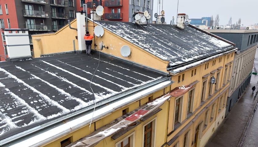 <p>Dach jest prawie skończony - na długo przed terminem</p>