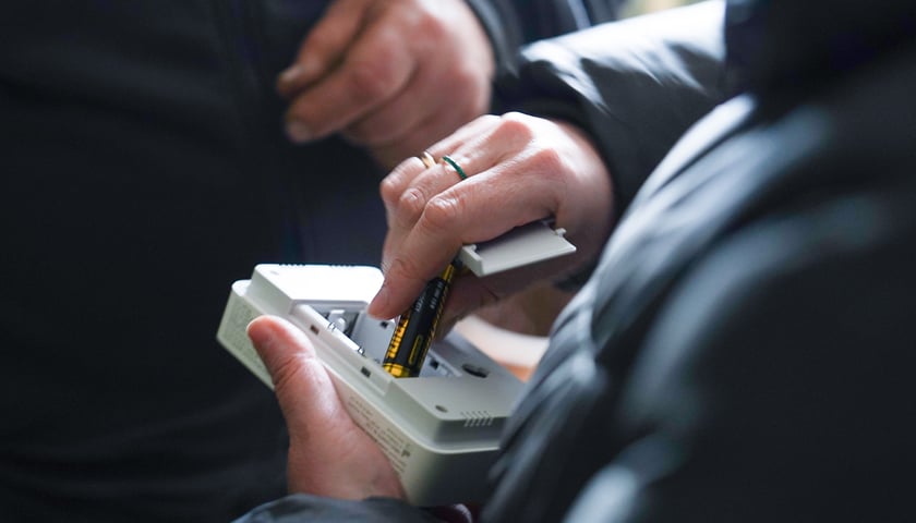 400 czujek czadu trafiło do osób potrzebujących w ramach programu Bezpieczny Wrocław.