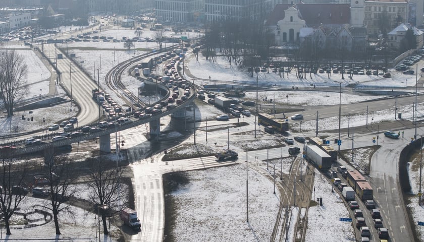 Korki na Moście Pokoju po awarii magistrali w ul. Oławskiej - 19 lutego