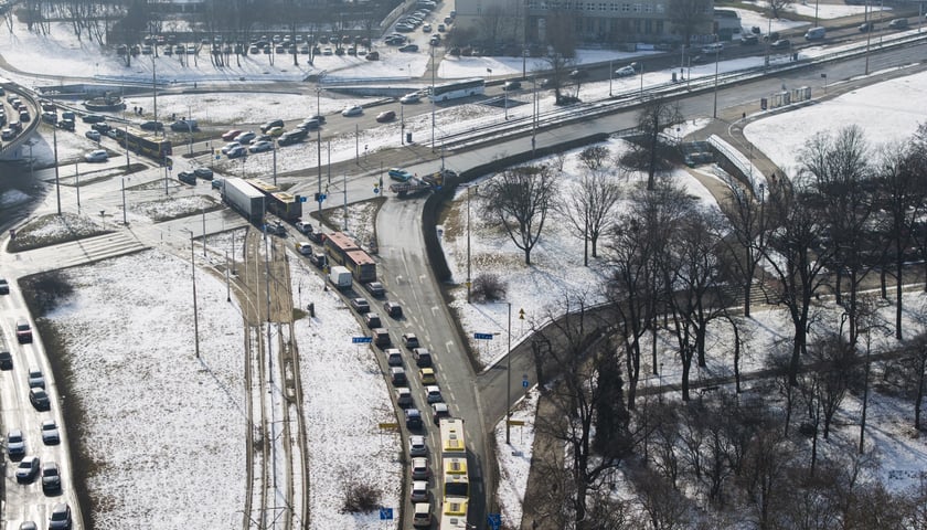 Korki na Moście Pokoju po awarii magistrali w ul. Oławskiej - 19 lutego
