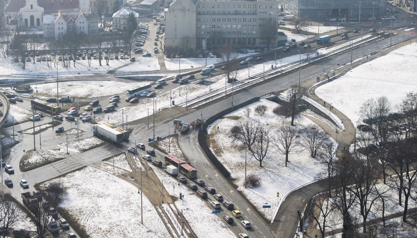 Korki na Moście Pokoju po awarii magistrali w ul. Oławskiej - 19 lutego