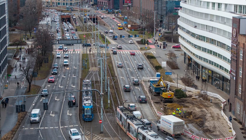 Zasypywanie rury na Traugutta - 23.02.2026. Widok z drona