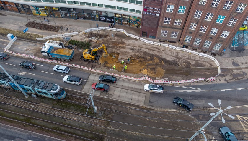 Zasypywanie rury na Traugutta - 23.02.2026. Widok z drona